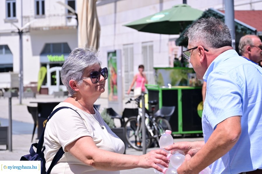 Ingyenes vízosztás 20240711