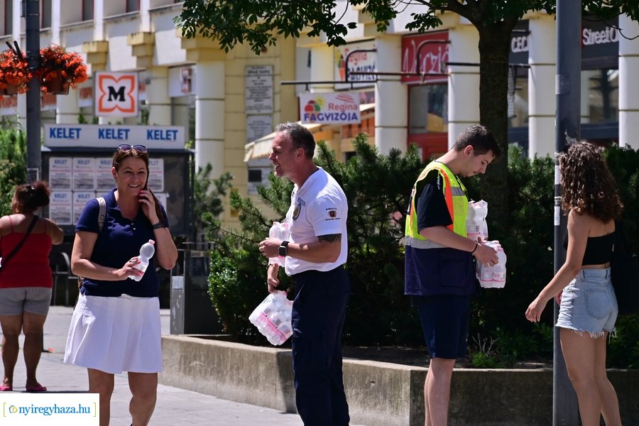 Ingyenes vízosztás 20240711