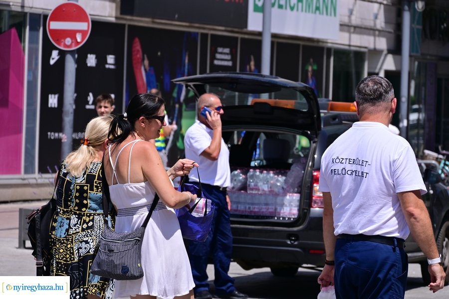 Ingyenes vízosztás 20240711