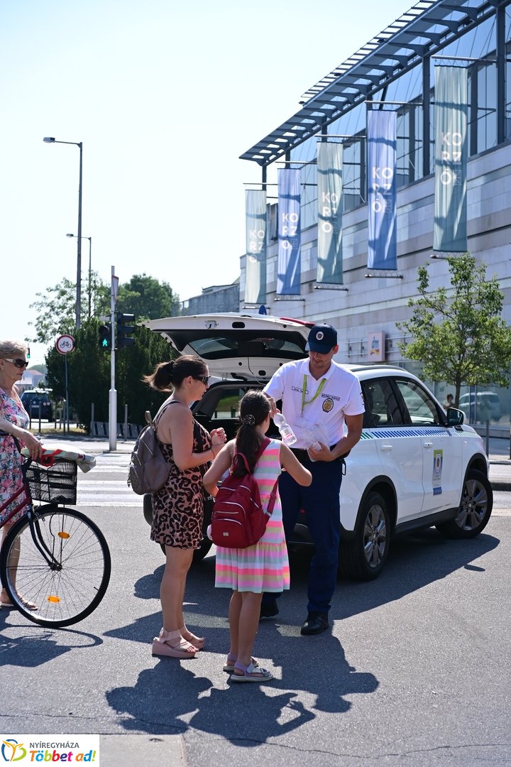 Ingyenes vízosztás a belvárosban 2026 augusztusában