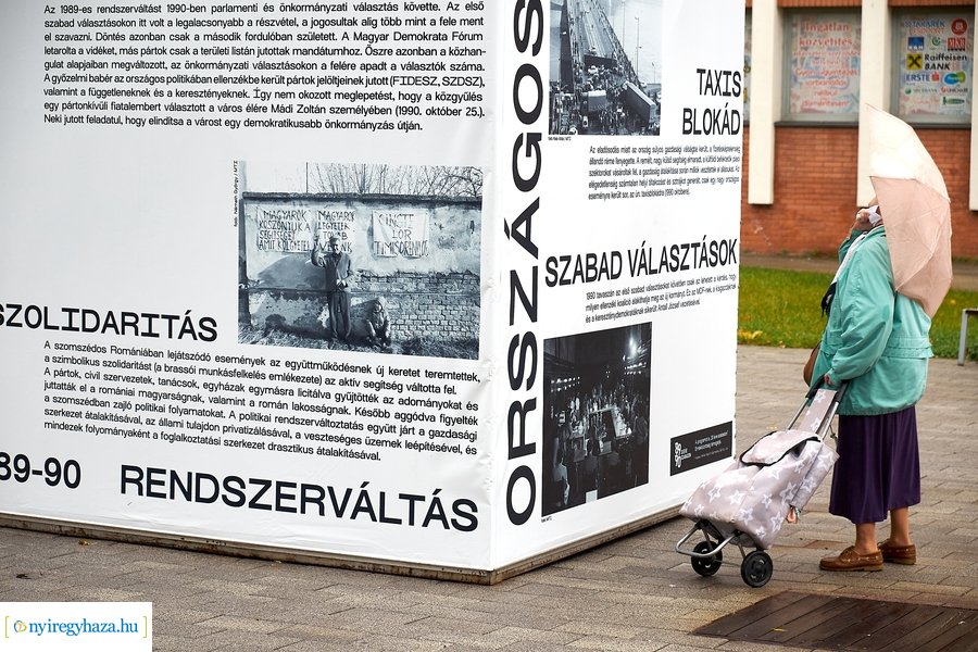 Installáció a Szabadság téren