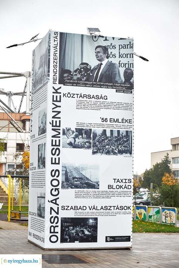 Installáció a Szabadság téren