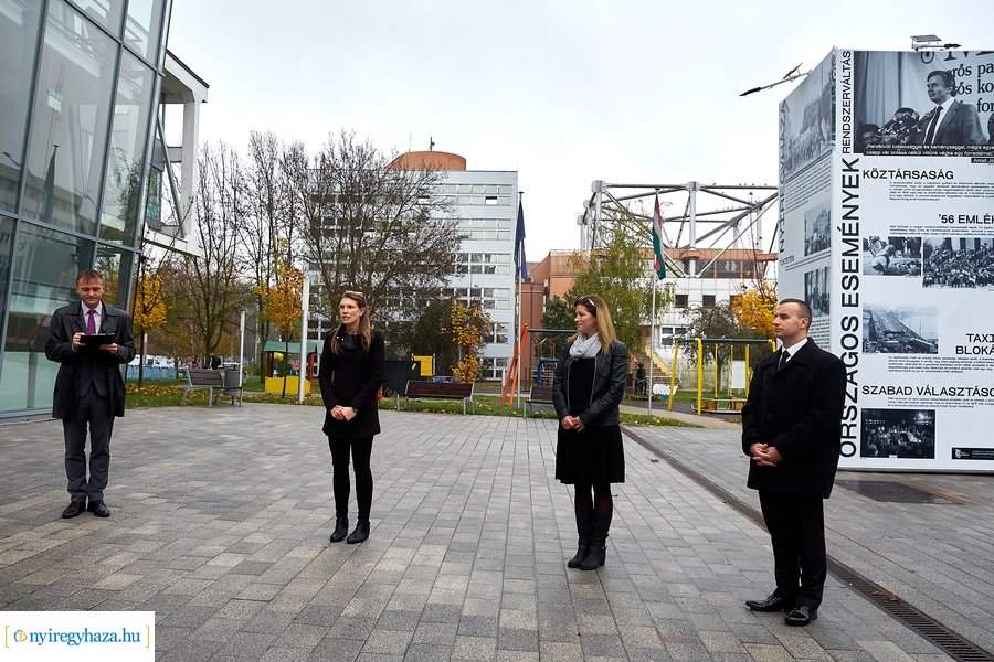 Installáció a Szabadság téren