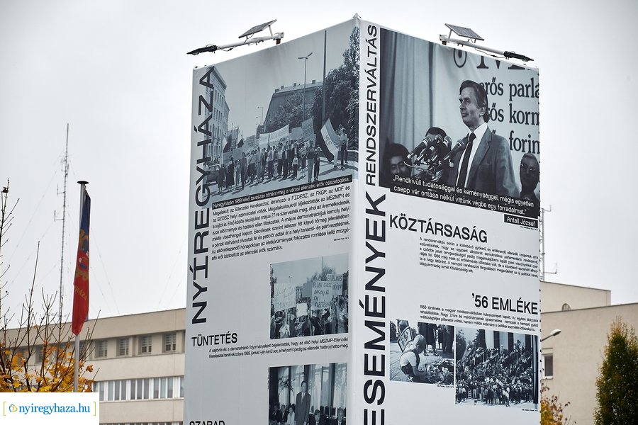 Installáció a Szabadság téren