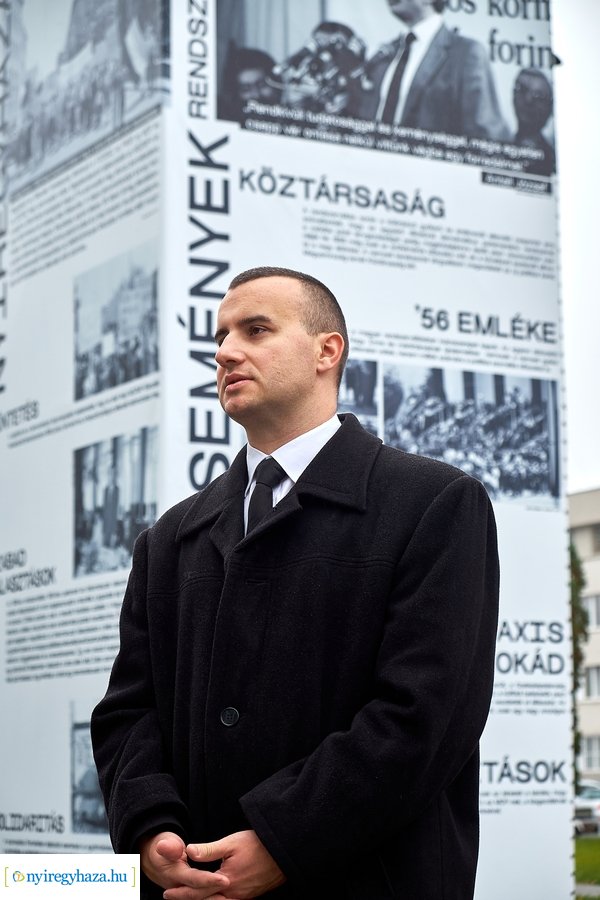 Installáció a Szabadság téren