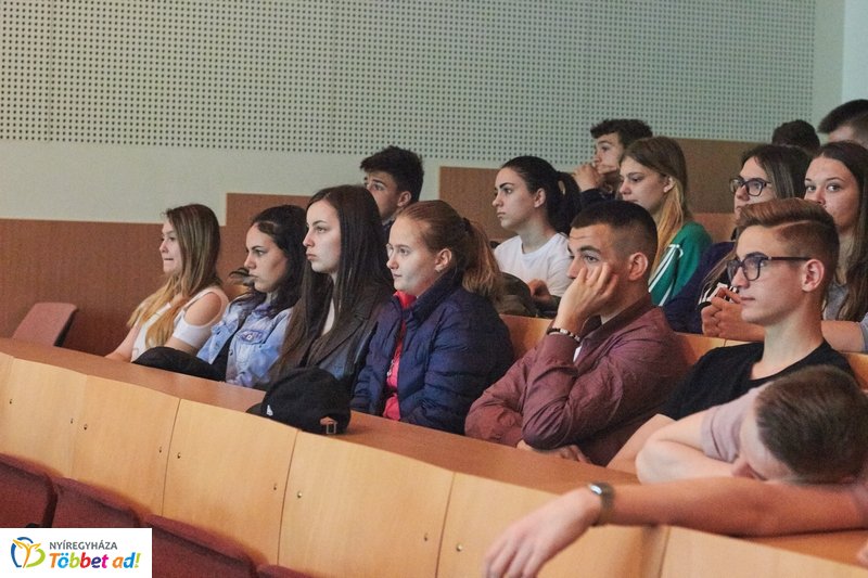 Internet Fiesta a könyvtárban