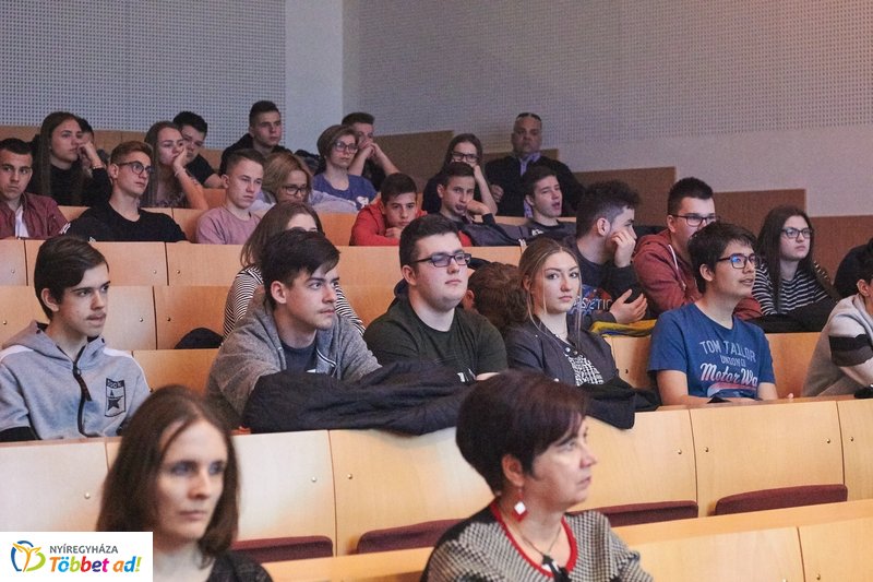 Internet Fiesta a könyvtárban