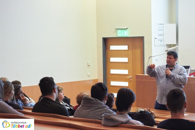 Internet Fiesta a könyvtárban