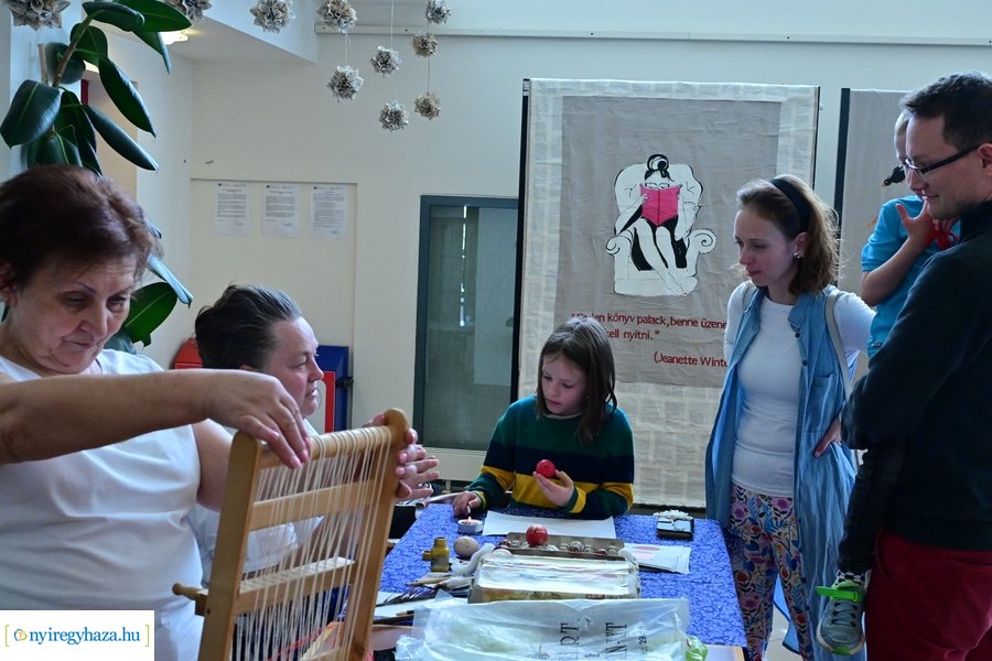 Iparművészek a könyvtárban 20240406