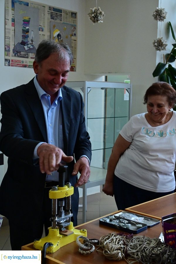 Iparművészek a könyvtárban 20240406