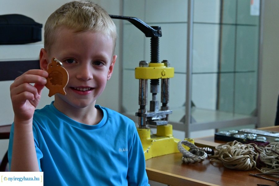 Iparművészek a könyvtárban 20240406