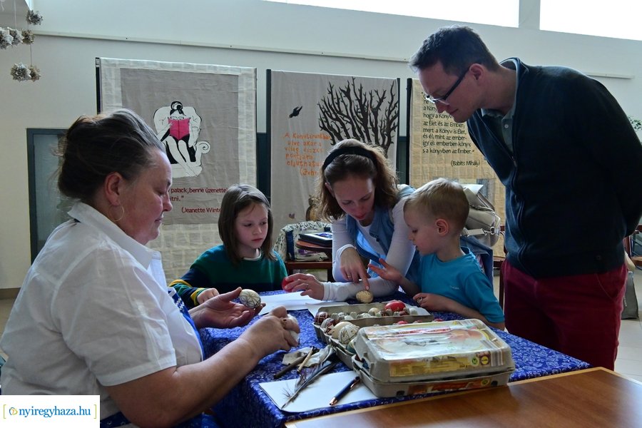 Iparművészek a könyvtárban 20240406