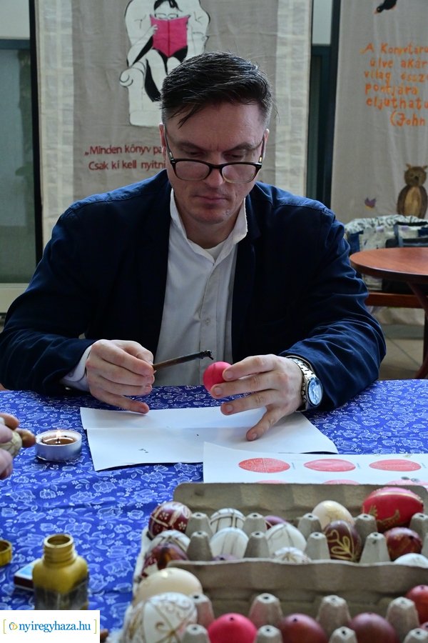 Iparművészek a könyvtárban 20240406