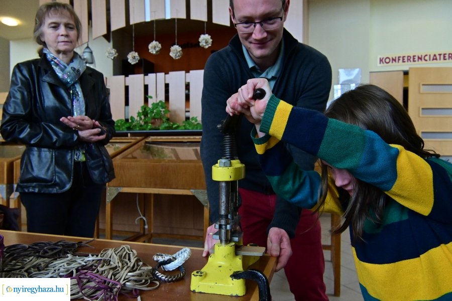 Iparművészek a könyvtárban 20240406