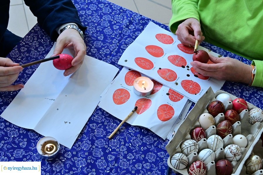 Iparművészek a könyvtárban 20240406