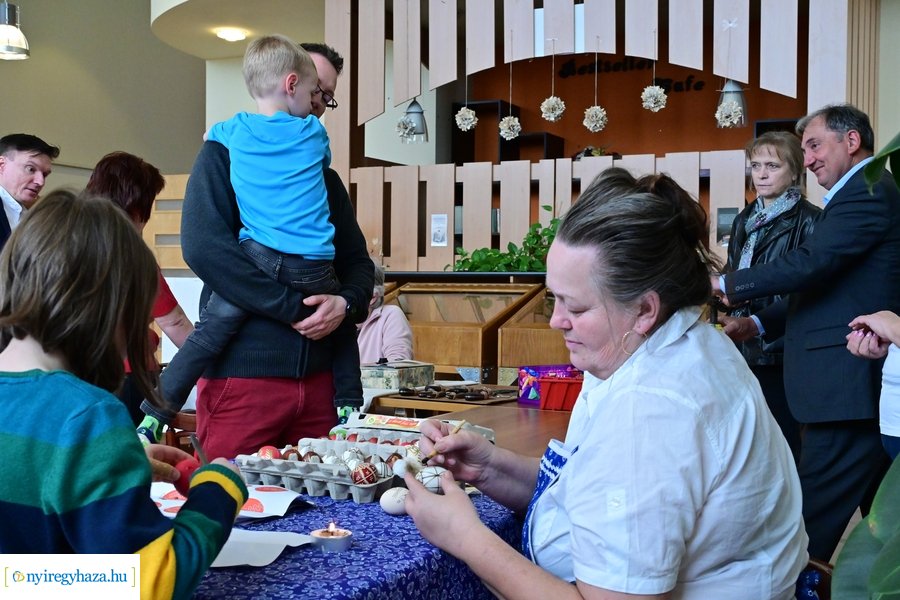 Iparművészek a könyvtárban 20240406