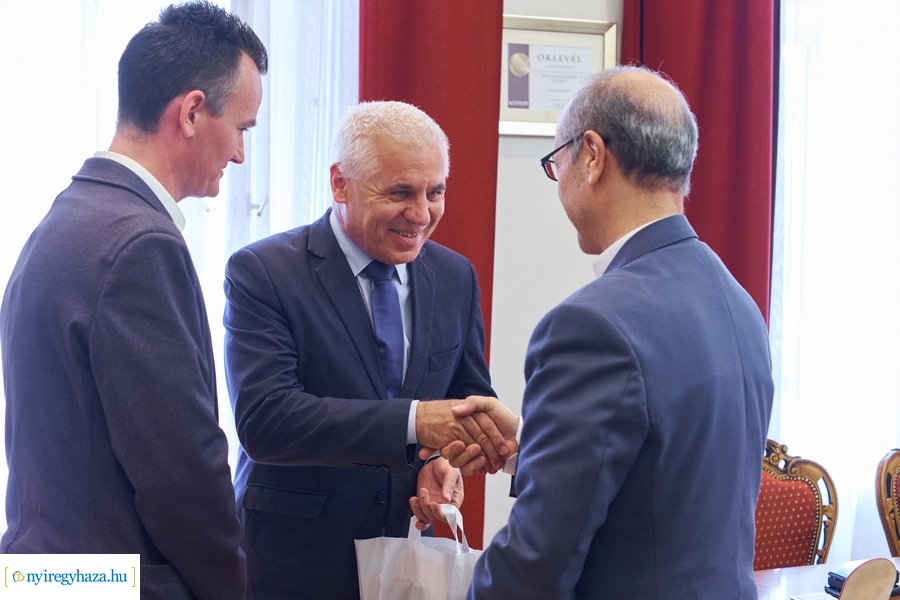 Iráni nagykövet a Városházán