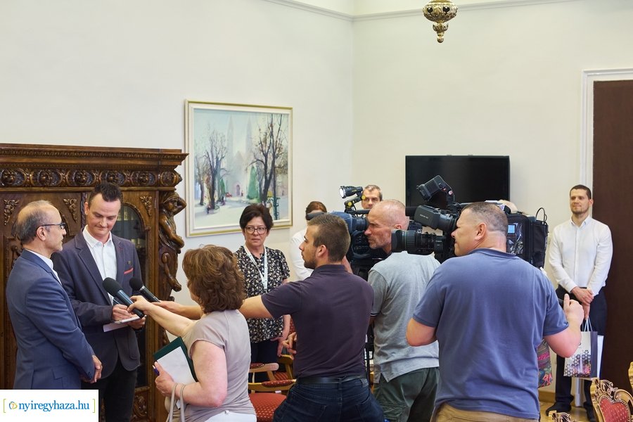 Iráni nagykövet a Városházán