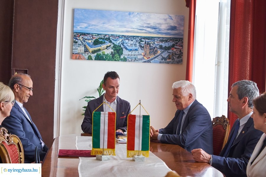 Iráni nagykövet a Városházán