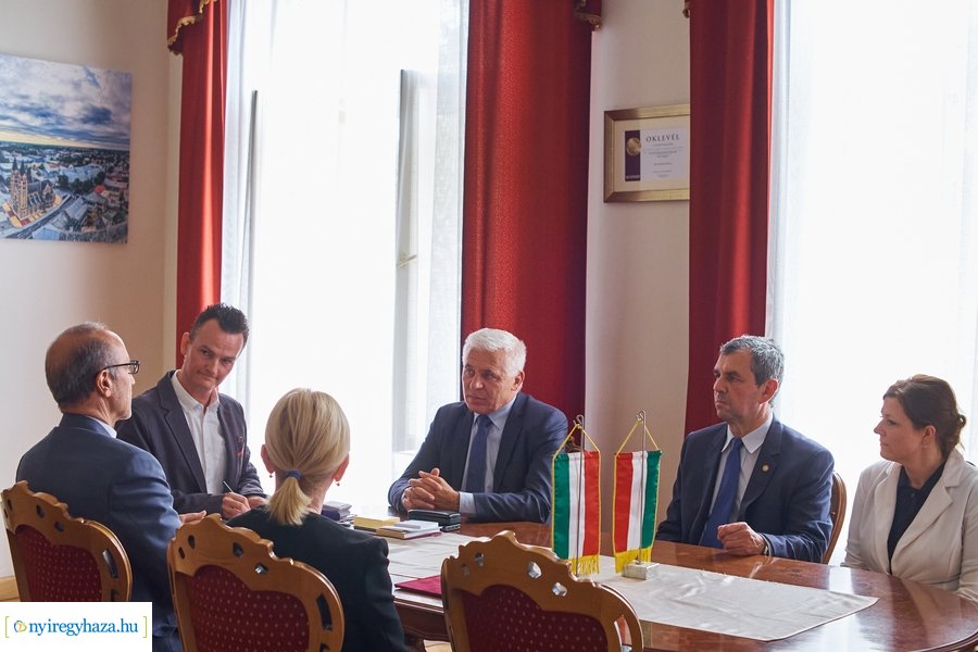 Iráni nagykövet a Városházán