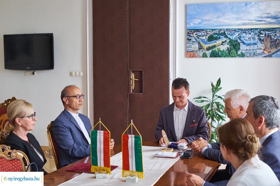 Iráni nagykövet a Városházán