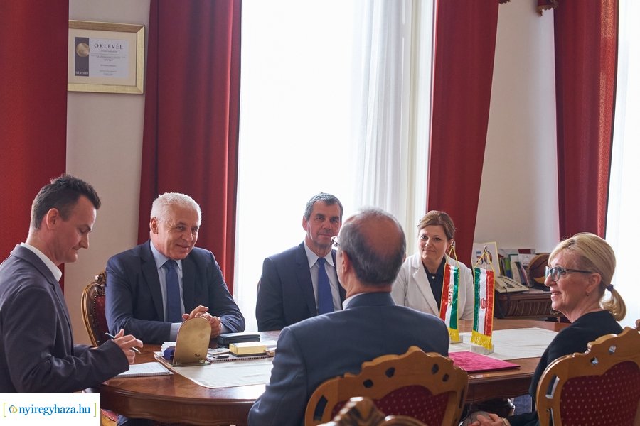 Iráni nagykövet a Városházán