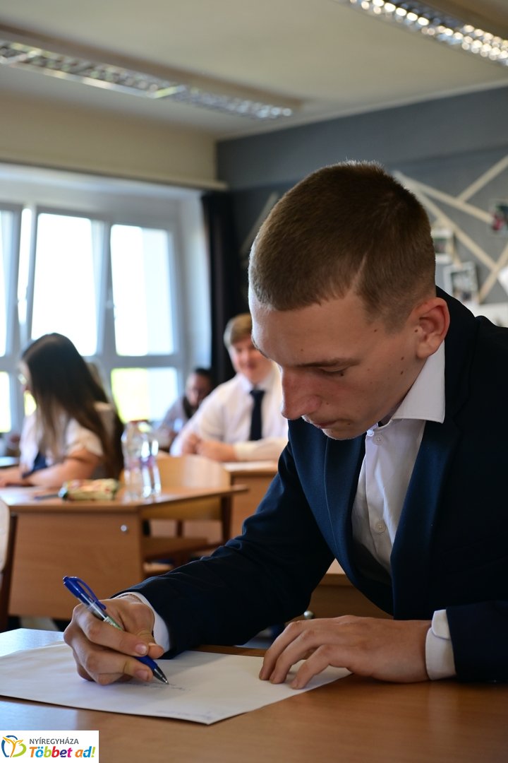 Írásbeli érettségi az Arany János gimnáziumban 2026