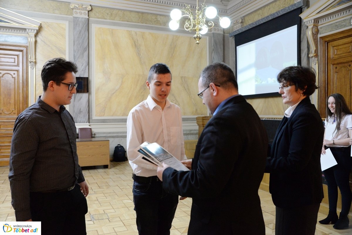 Irodalmi pályázat eredményhirdetése