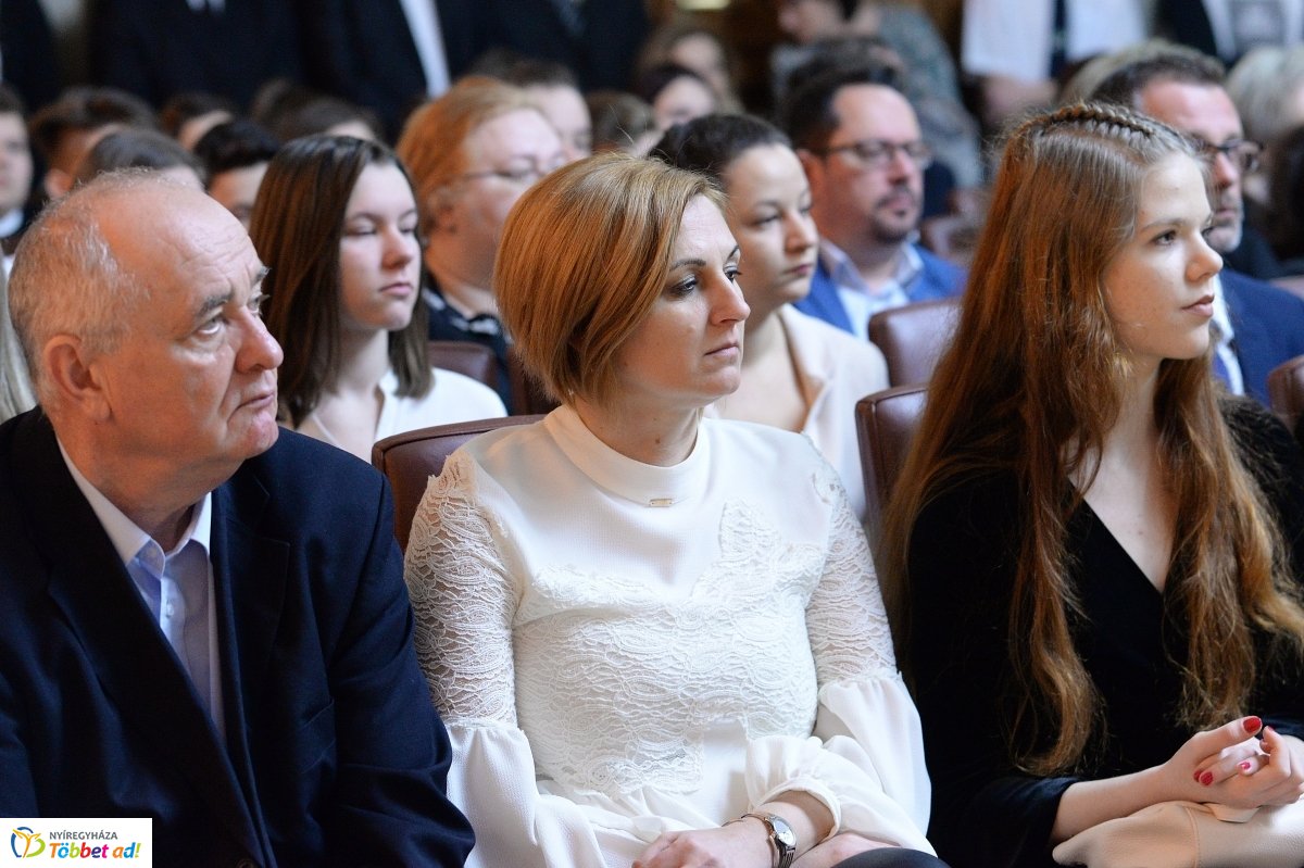 Irodalmi pályázat eredményhirdetése