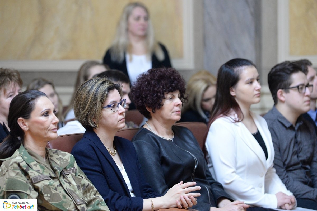 Irodalmi pályázat eredményhirdetése