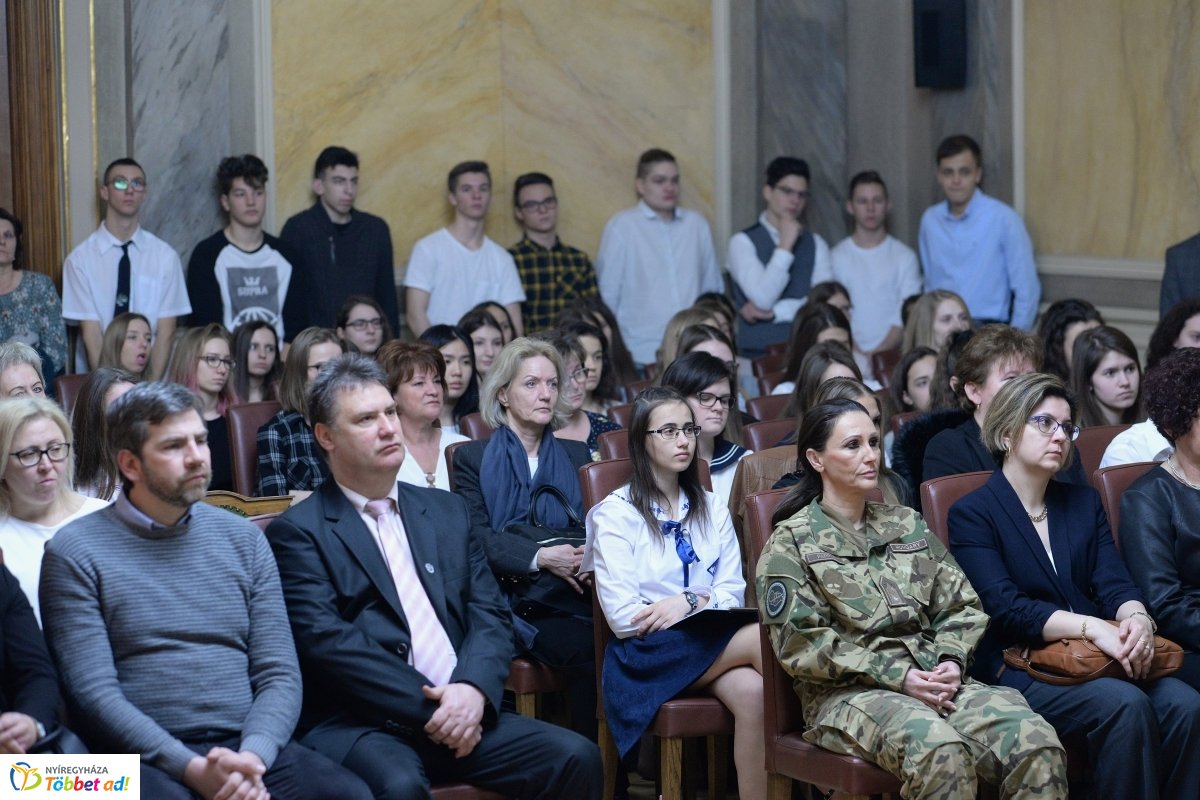 Irodalmi pályázat eredményhirdetése