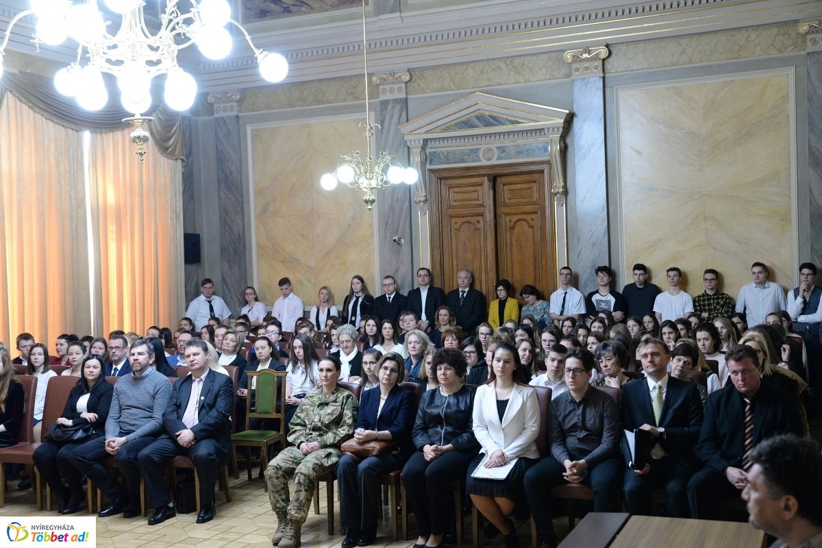 Irodalmi pályázat eredményhirdetése