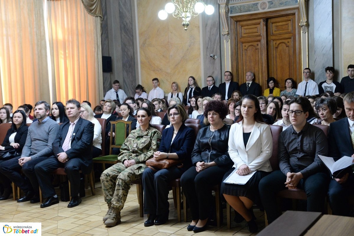 Irodalmi pályázat eredményhirdetése