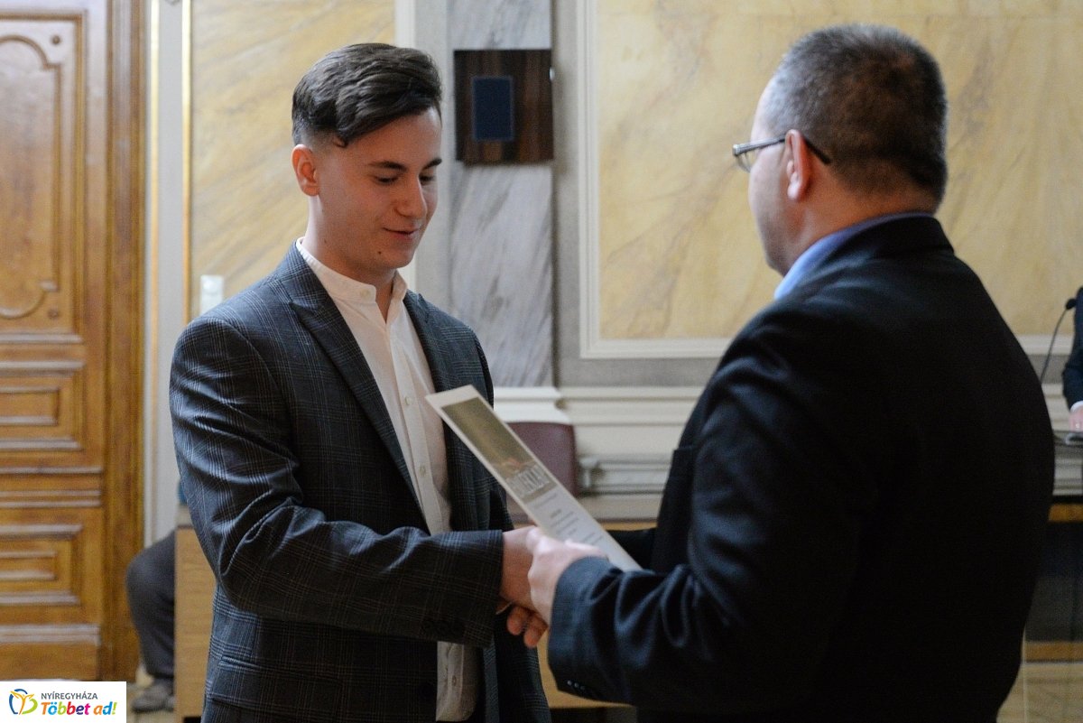 Irodalmi pályázat eredményhirdetése