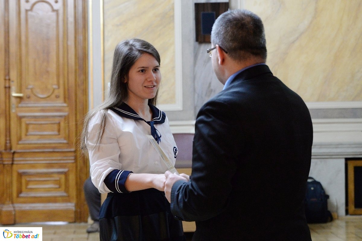 Irodalmi pályázat eredményhirdetése