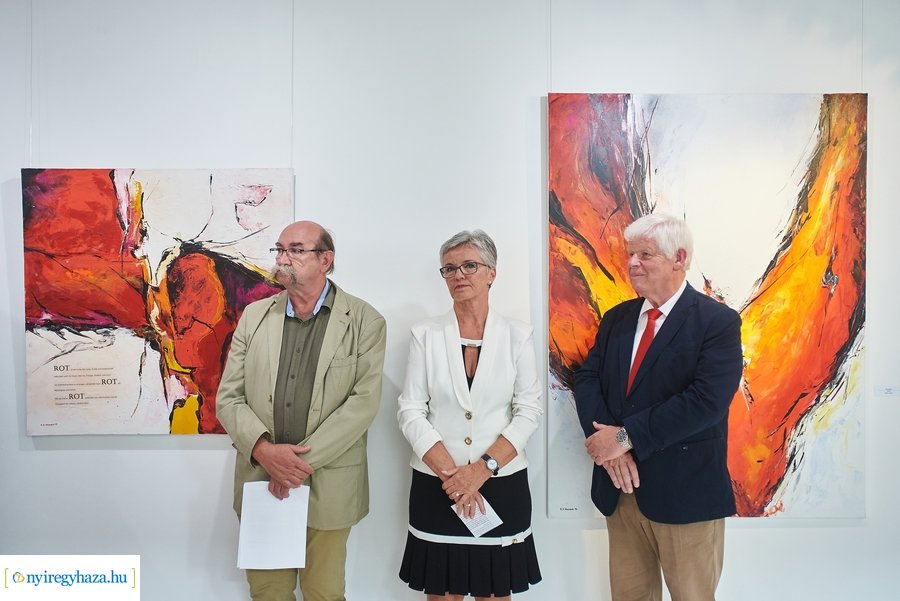 Iserlohni alkotások kiállítása a Pál Gyula teremben