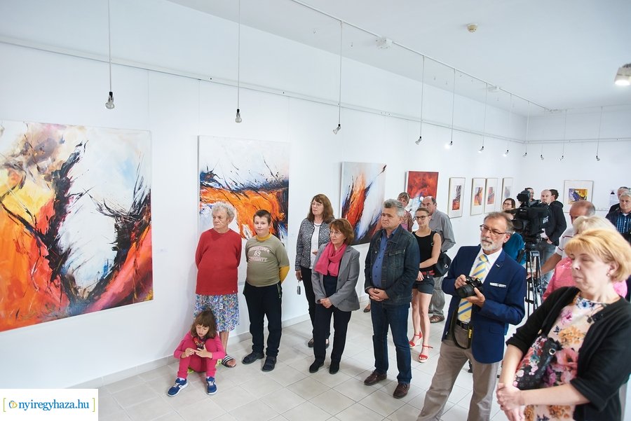 Iserlohni alkotások kiállítása a Pál Gyula teremben