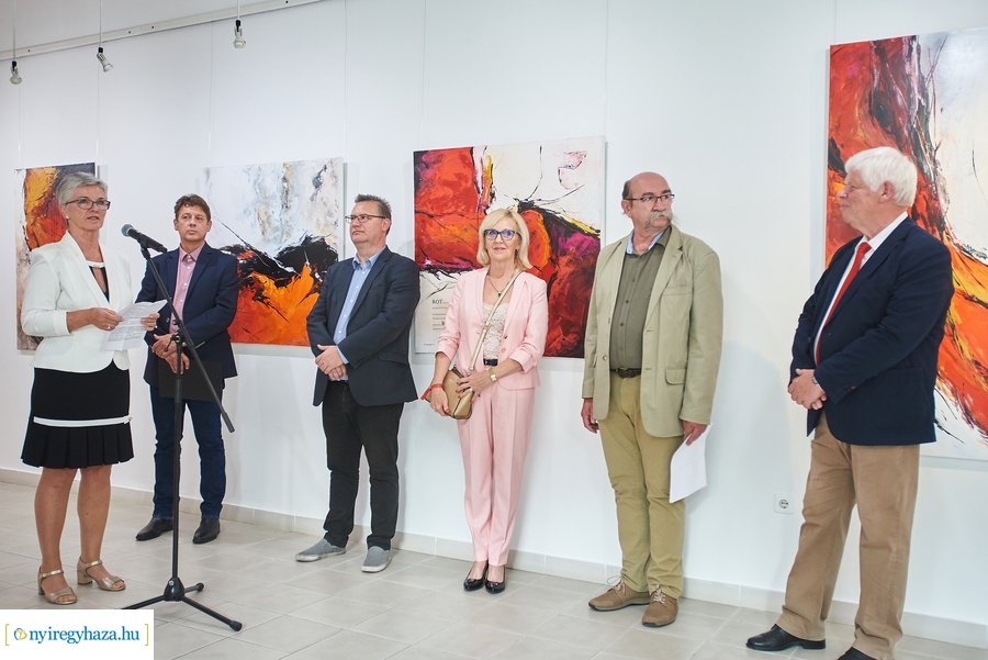 Iserlohni alkotások kiállítása a Pál Gyula teremben