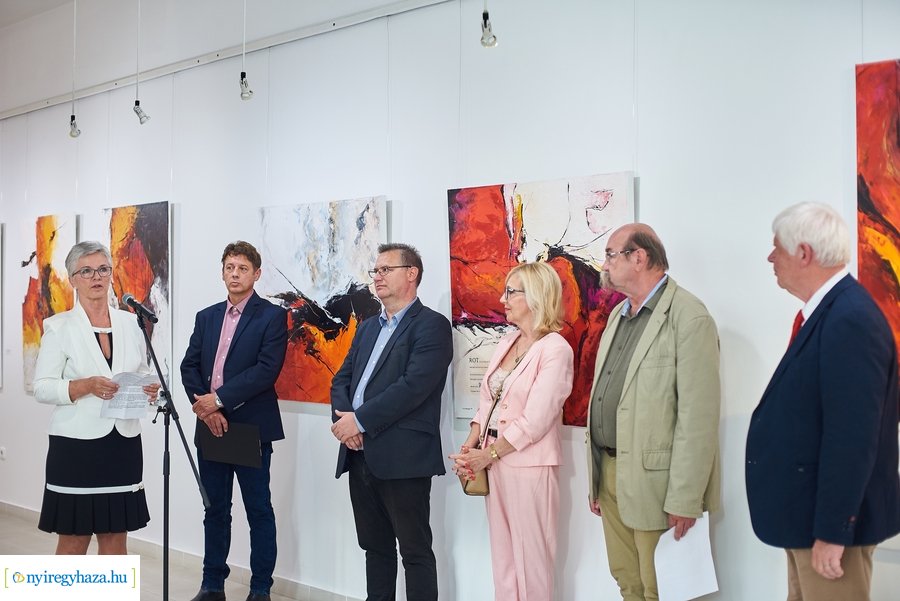 Iserlohni alkotások kiállítása a Pál Gyula teremben