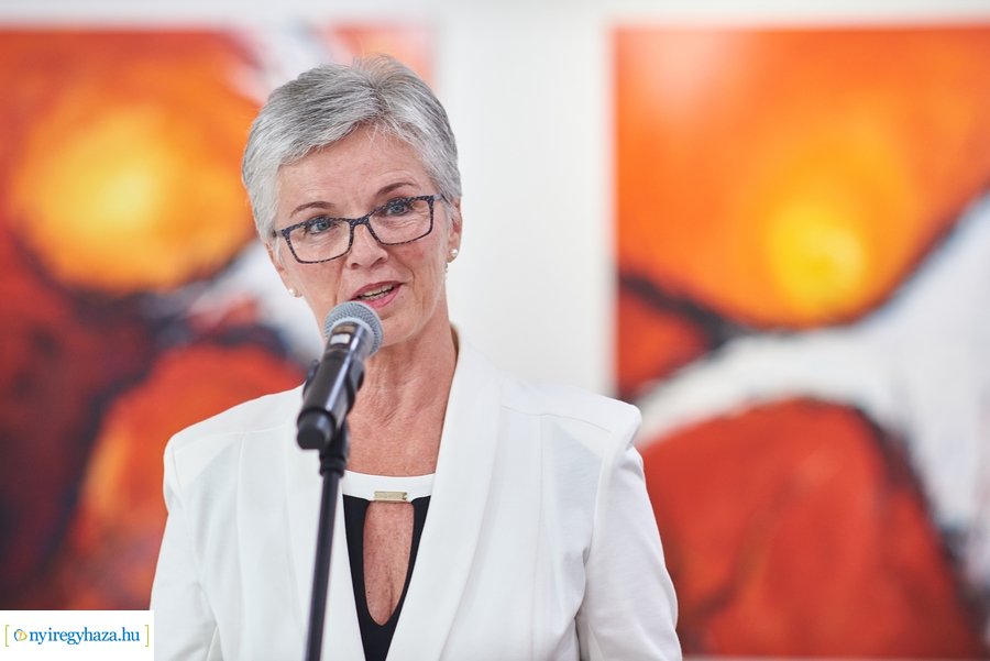 Iserlohni alkotások kiállítása a Pál Gyula teremben