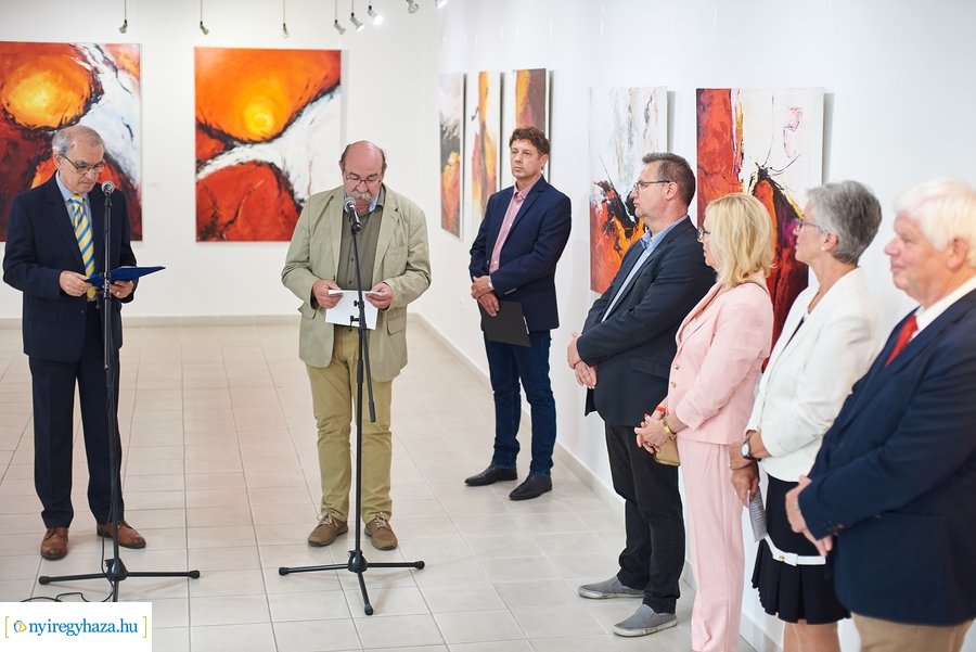 Iserlohni alkotások kiállítása a Pál Gyula teremben