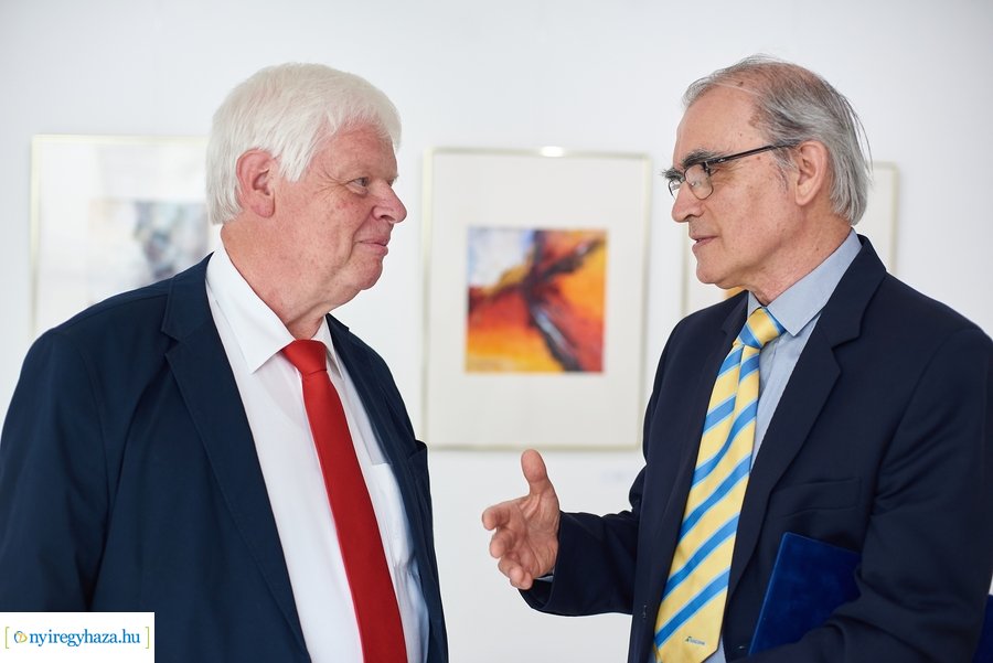 Iserlohni alkotások kiállítása a Pál Gyula teremben