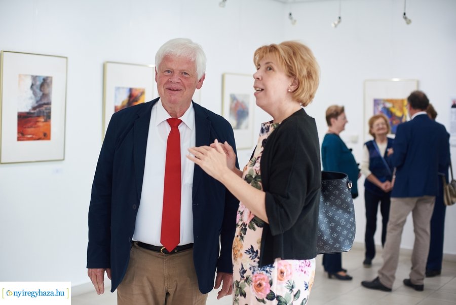 Iserlohni alkotások kiállítása a Pál Gyula teremben