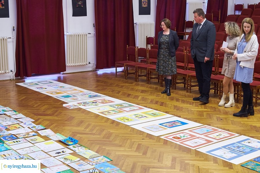 Iskolai alkotásokat zsűriztek a művészetiben