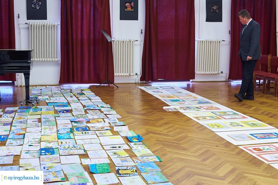 Iskolai alkotásokat zsűriztek a művészetiben