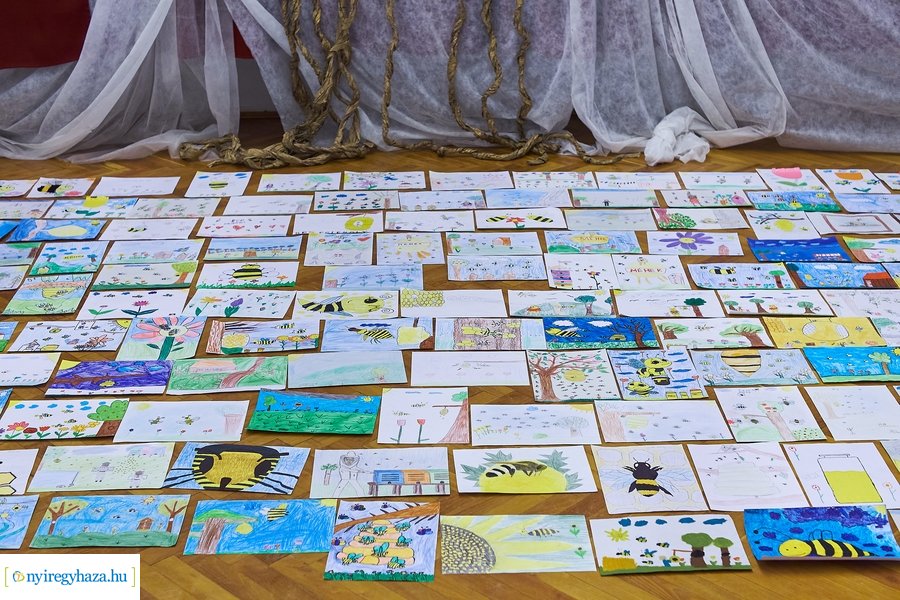 Iskolai alkotásokat zsűriztek a művészetiben