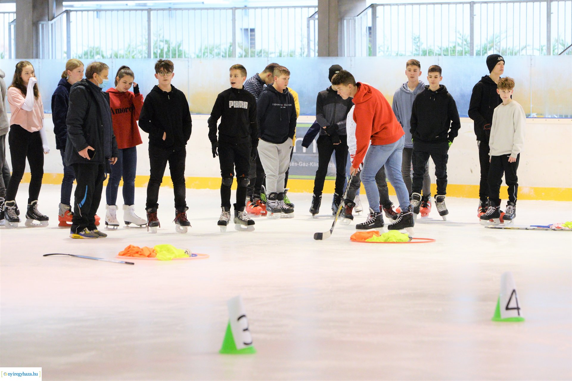 Iskolások jégtusa versenye