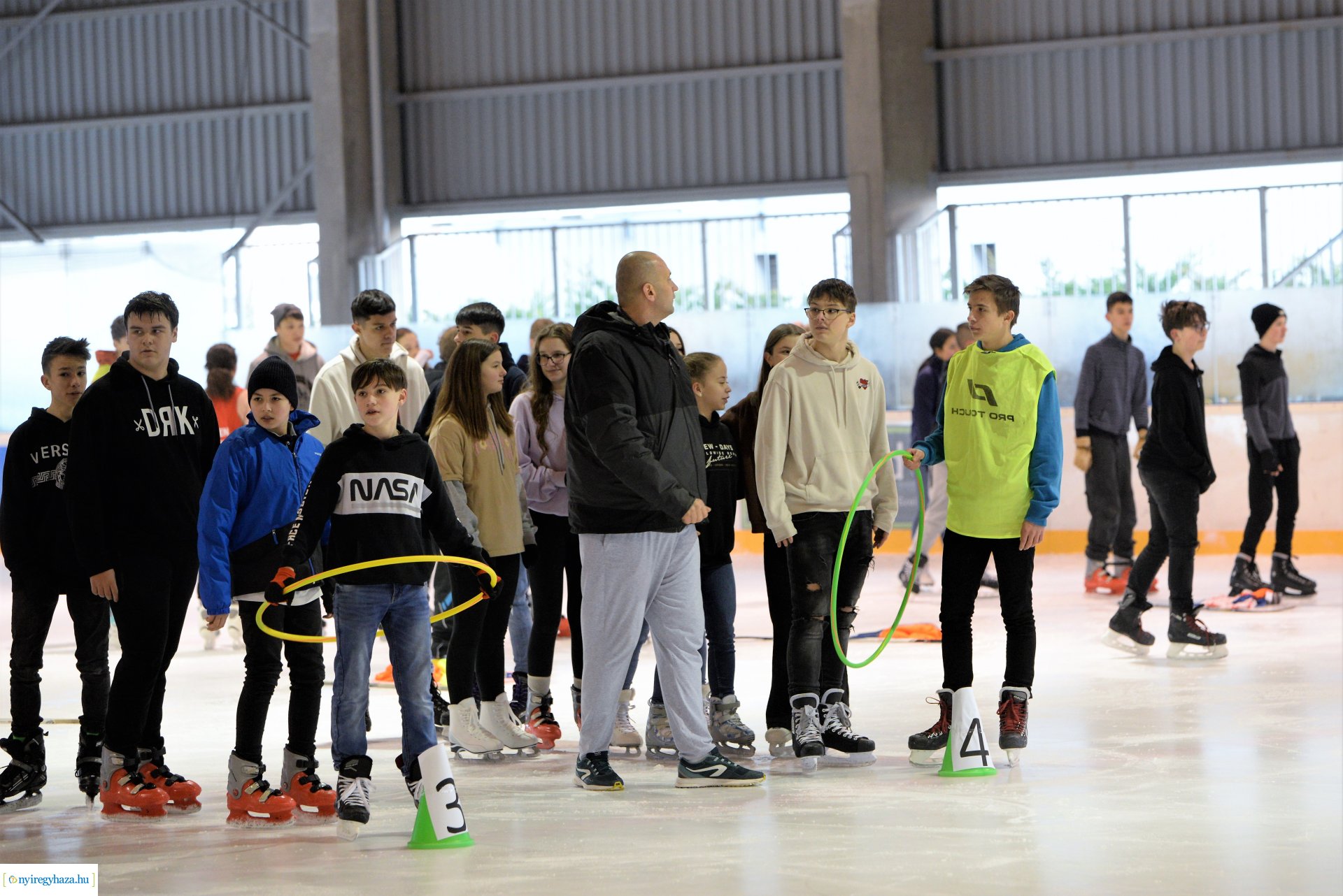Iskolások jégtusa versenye