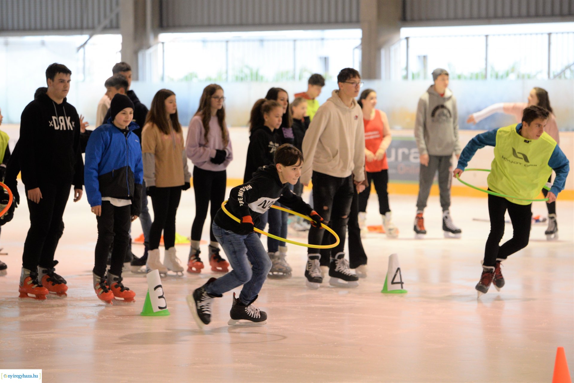Iskolások jégtusa versenye