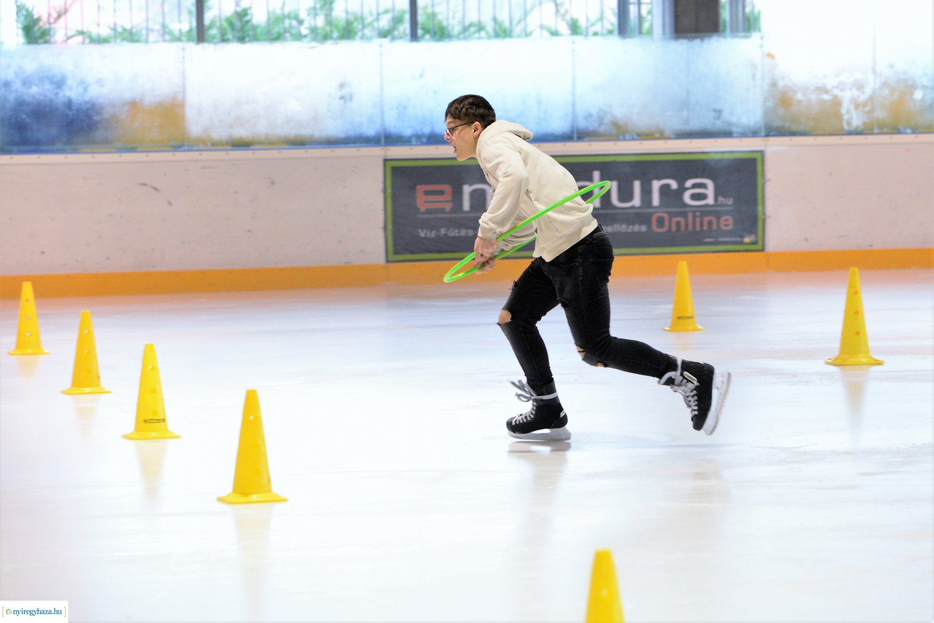 Iskolások jégtusa versenye